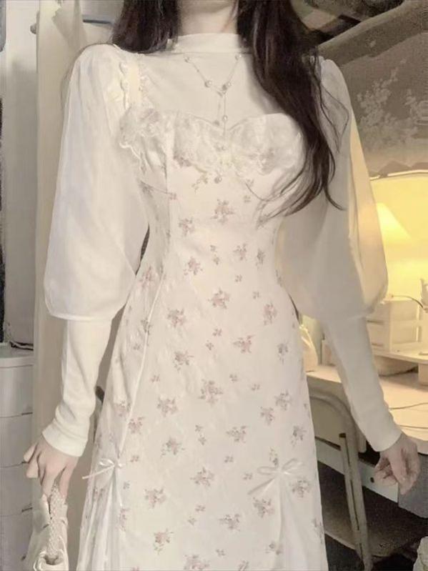 春季裙子与项链的优雅搭配